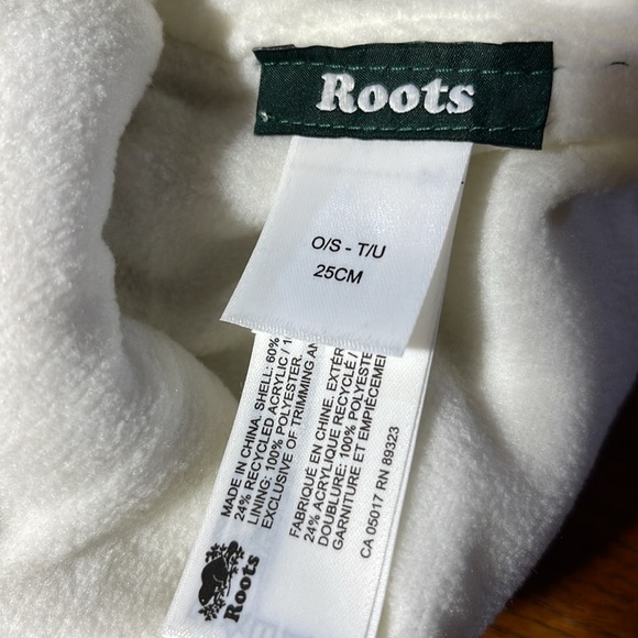 Roots Snowy Fox Ombre Pom Toque Hat New with tag - Picture 3 of 6